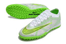 Chaussure de foot Nike Air Zoom Mercurial Vapor 15 Elite TF, blanche et verte.