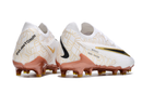 Chaussure de foot Nike Phantom GX Elite FG blanche et dorée "United Golden Pack"