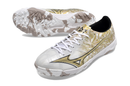 Chaussure de foot Mizuno Alpha TF blanche et dorée "Prism Gold Sérgio Ramos"