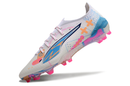 Chaussure de football Puma Ultra 5 Ultimate FG blanche, bleue et rose "Volume Up' Pack"