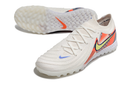 Chaussure de foot Nike Phantom GX 2 Elite TF, blanc, gris et rouge "Barna Pack"