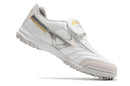Chuteira Society Mizuno Morelia 3 TF Branca e Prata "Beta Shining"