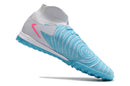 Chaussure de foot Nike Phantom Luna Elite TF, gris, bleu et rose.