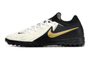 Chaussure de foot Nike Phantom GX 2 Elite TF noire, blanche et dorée "Mad Ready Pack"